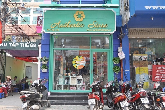 Hà Nội: Bị xử phạt, Authentic Store vẫn bán mỹ phẩm nhập lậu?